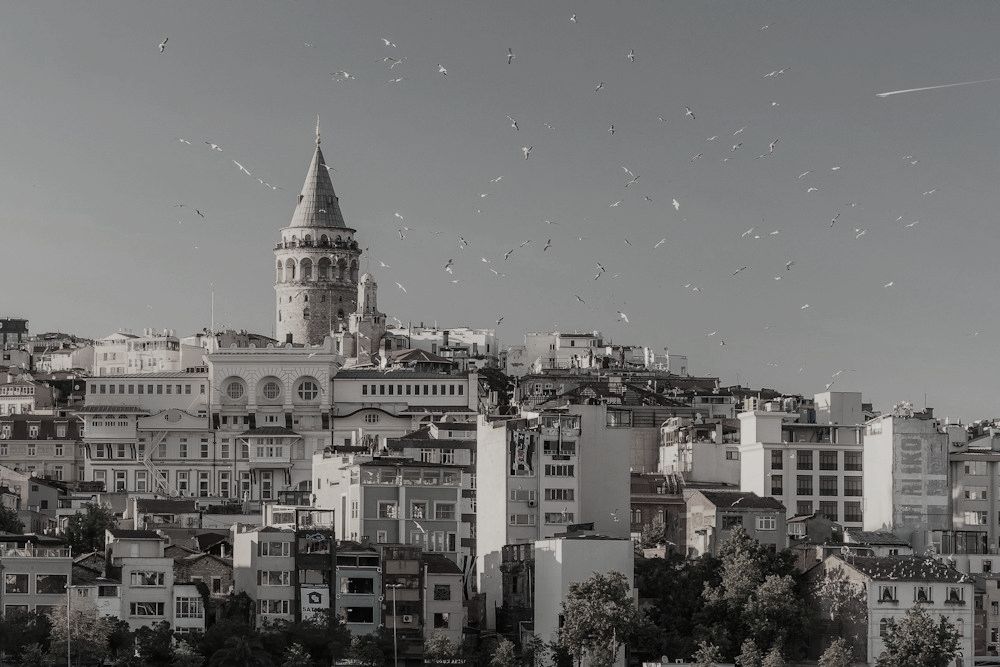 Tarihi dokuya sahip şehir silueti